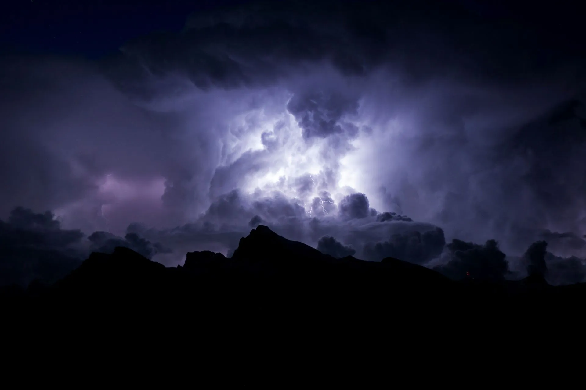 A photograph of a thunderstorm.